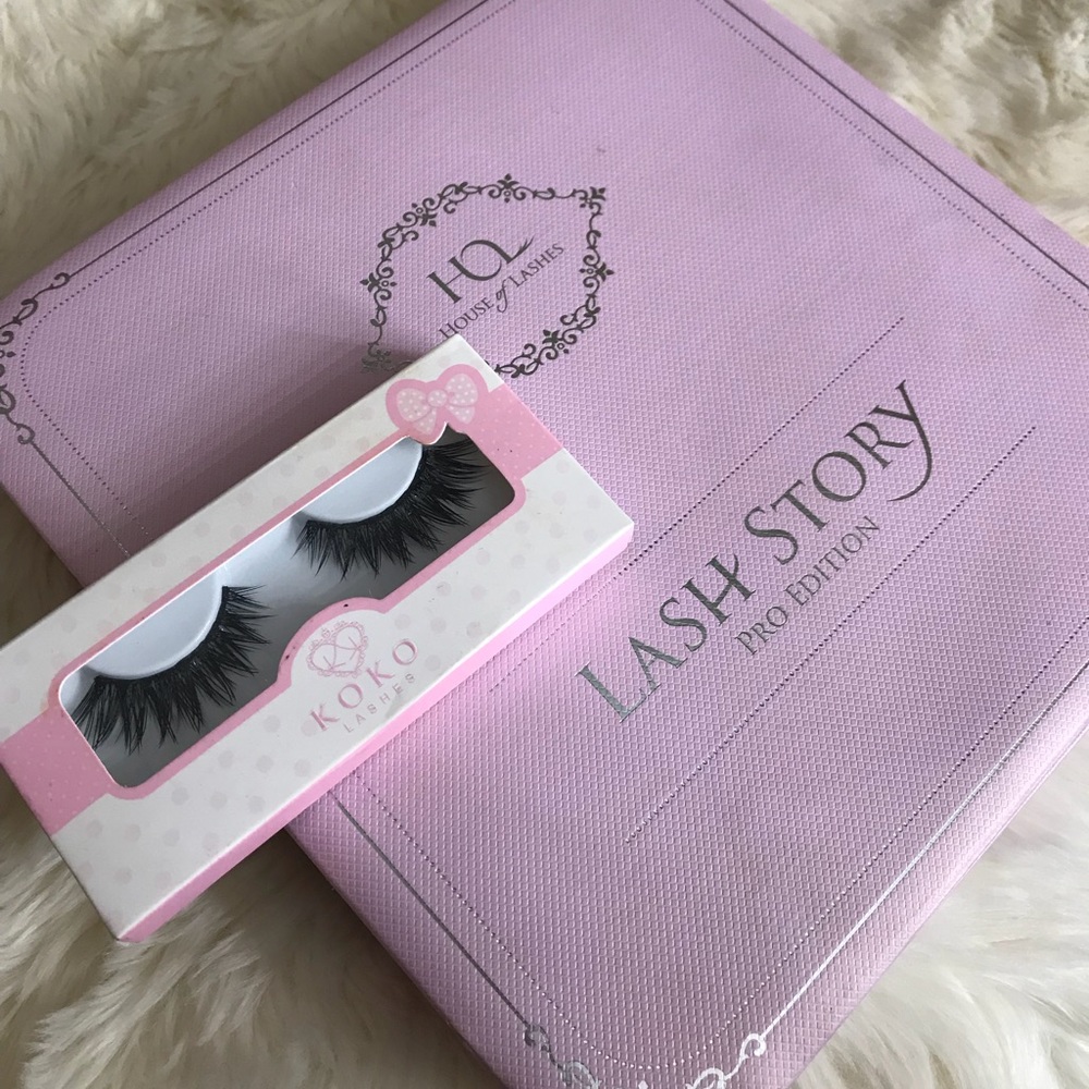 Eyelash book & koko lashes in goddess